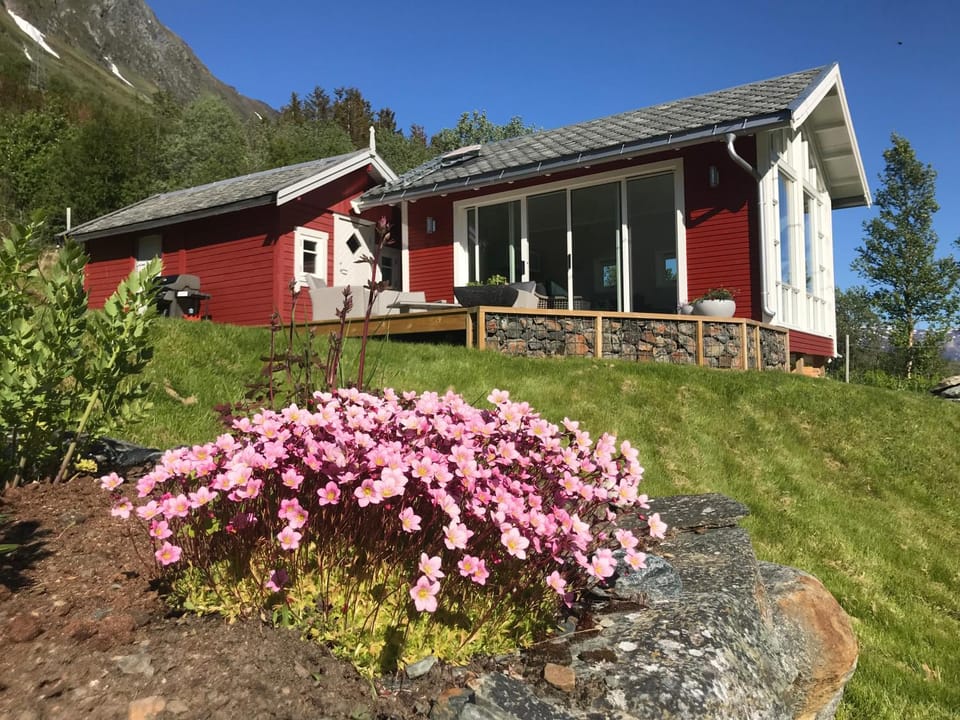 Kjosen Lodge, Lyngen. House in Troms Og Finnmark