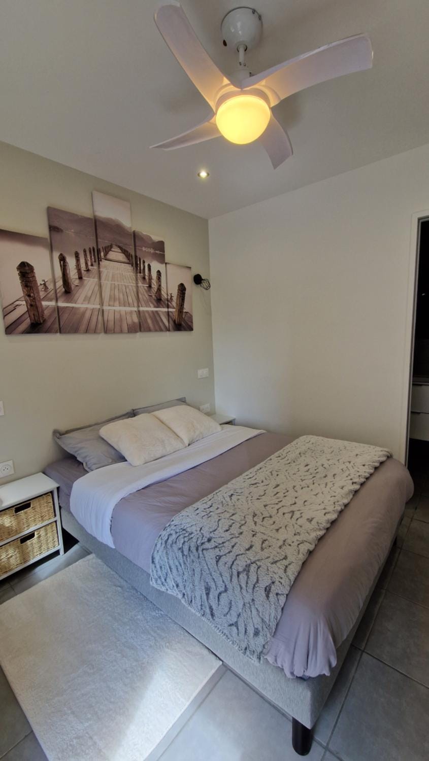 Bed, Bedroom, fireplace