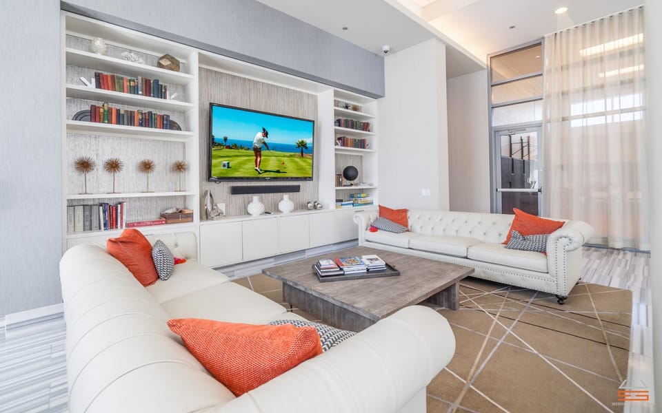 Communal lounge/ TV room