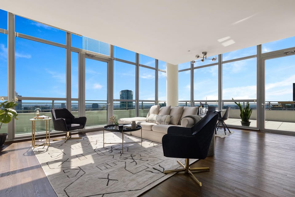 Living room, Seating area