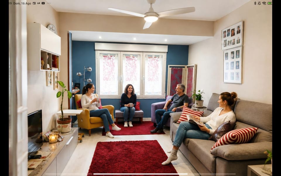 Communal lounge/ TV room