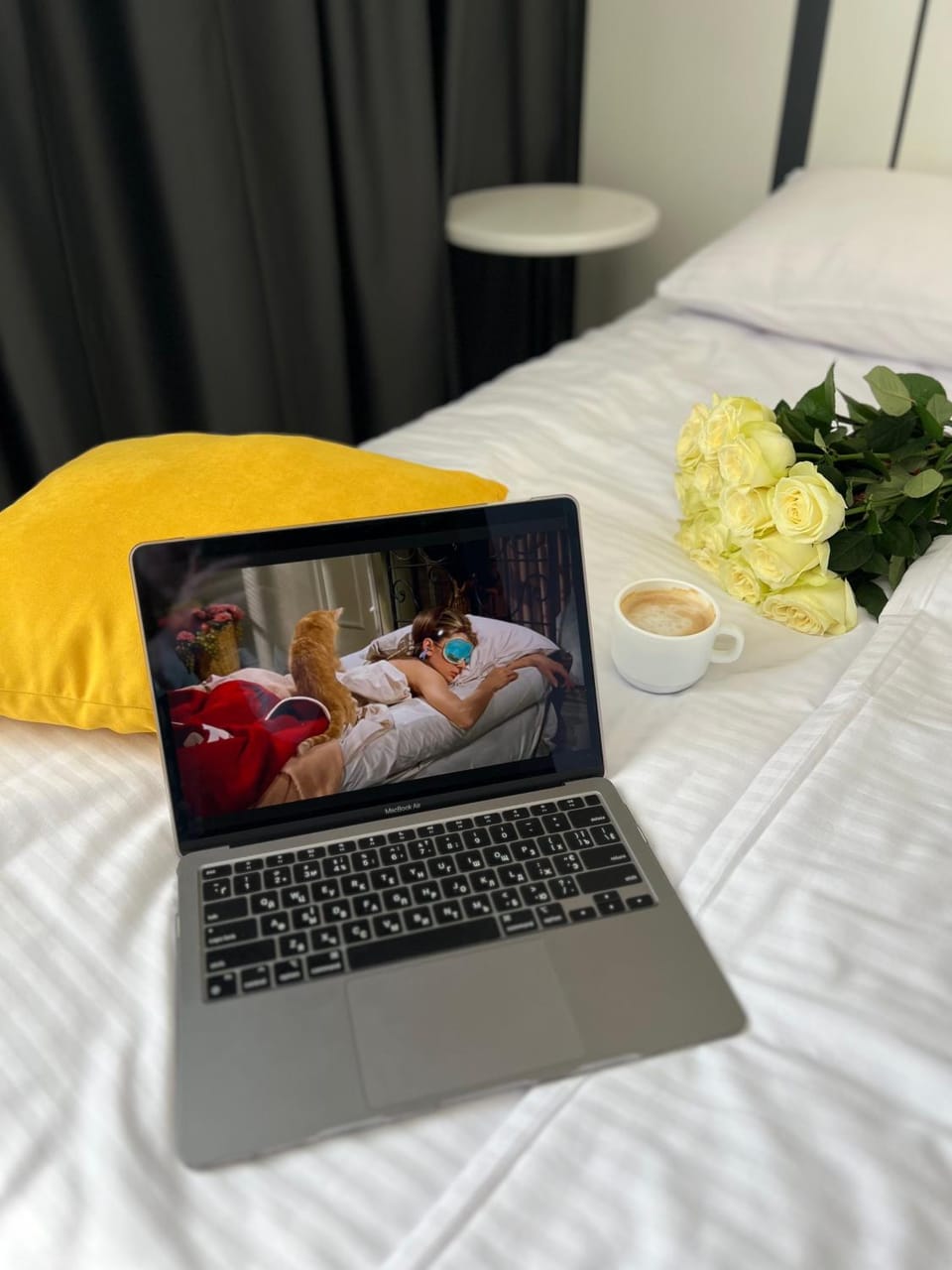 Bed, TV and multimedia, Photo of the whole room, Bedroom, towels