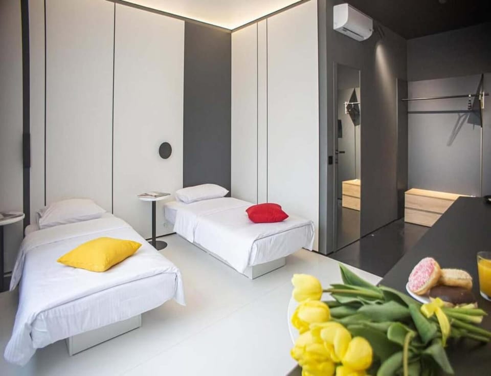 Bed, Photo of the whole room, Bedroom, air conditioner
