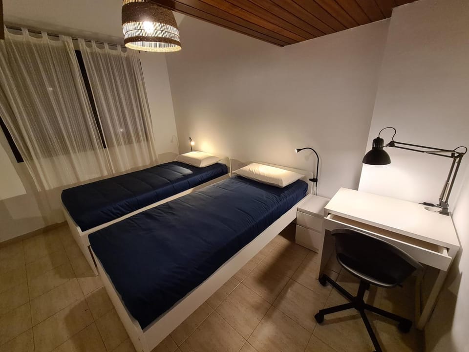 Bed, Photo of the whole room, Seating area, Bedroom