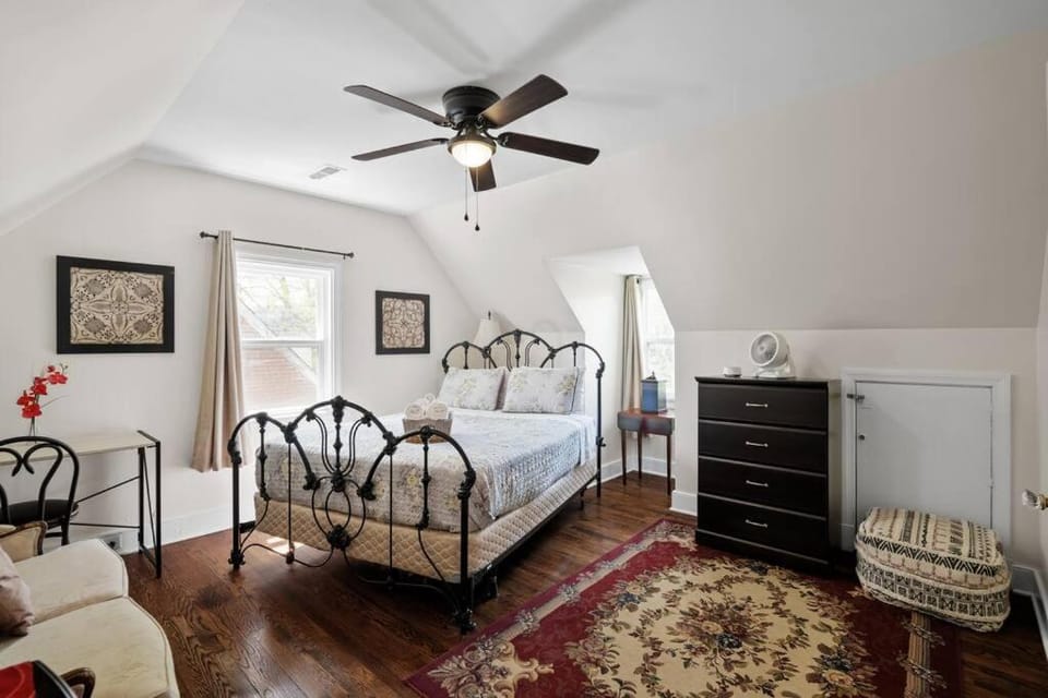 Bed, Photo of the whole room, Bedroom, fireplace