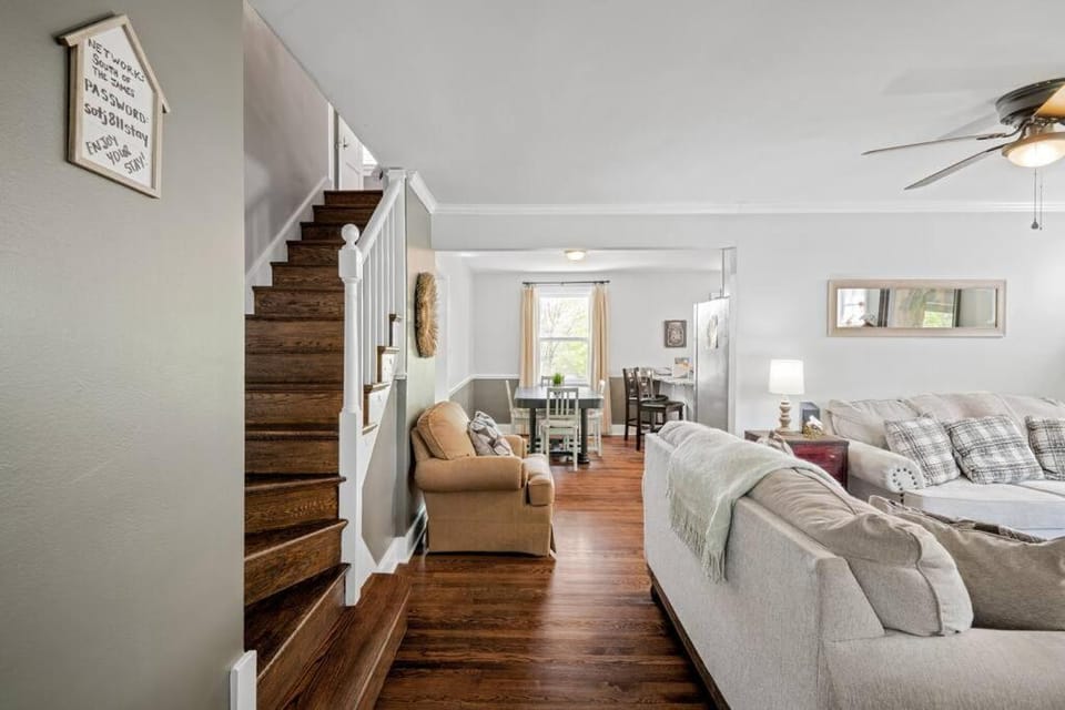 Living room, Seating area, fireplace