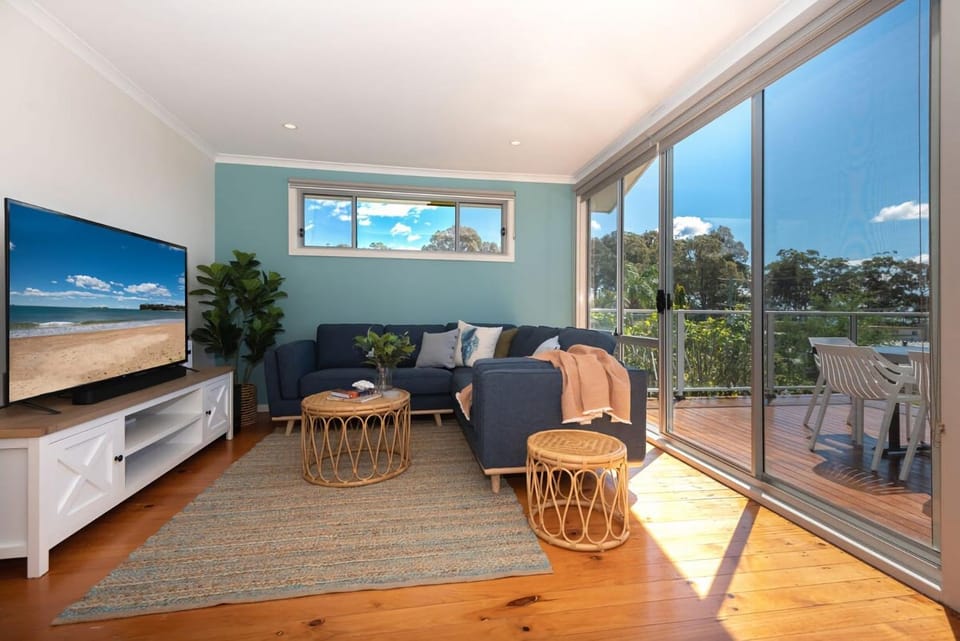 Azure Sands Ocean Views in Batehaven House in Batemans Bay