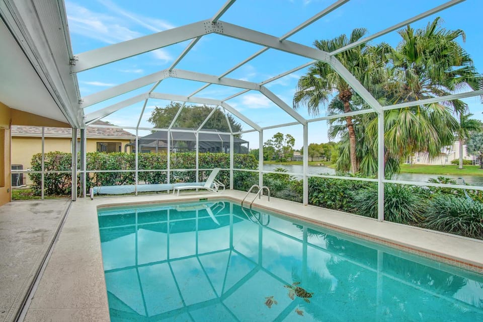 SUPERB VILLA WITH PRIVATE POOL IN NAPLES Villa in Collier County