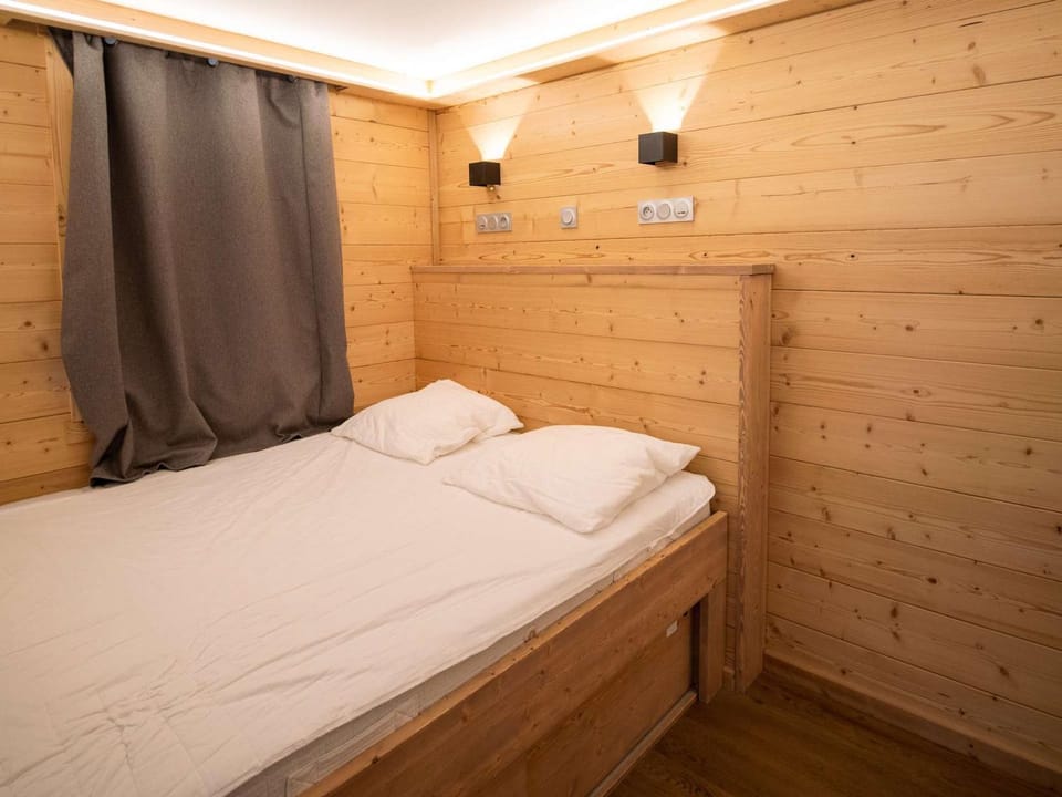 Appartement moderne à Val Thorens - 4 pers - 1 chambre, 1 cabine, skis aux pieds, balcon - FR-1-637-30 Cabin in Les Allues