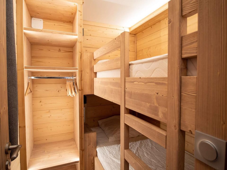 Appartement moderne à Val Thorens - 4 pers - 1 chambre, 1 cabine, skis aux pieds, balcon - FR-1-637-30 Cabin in Les Allues