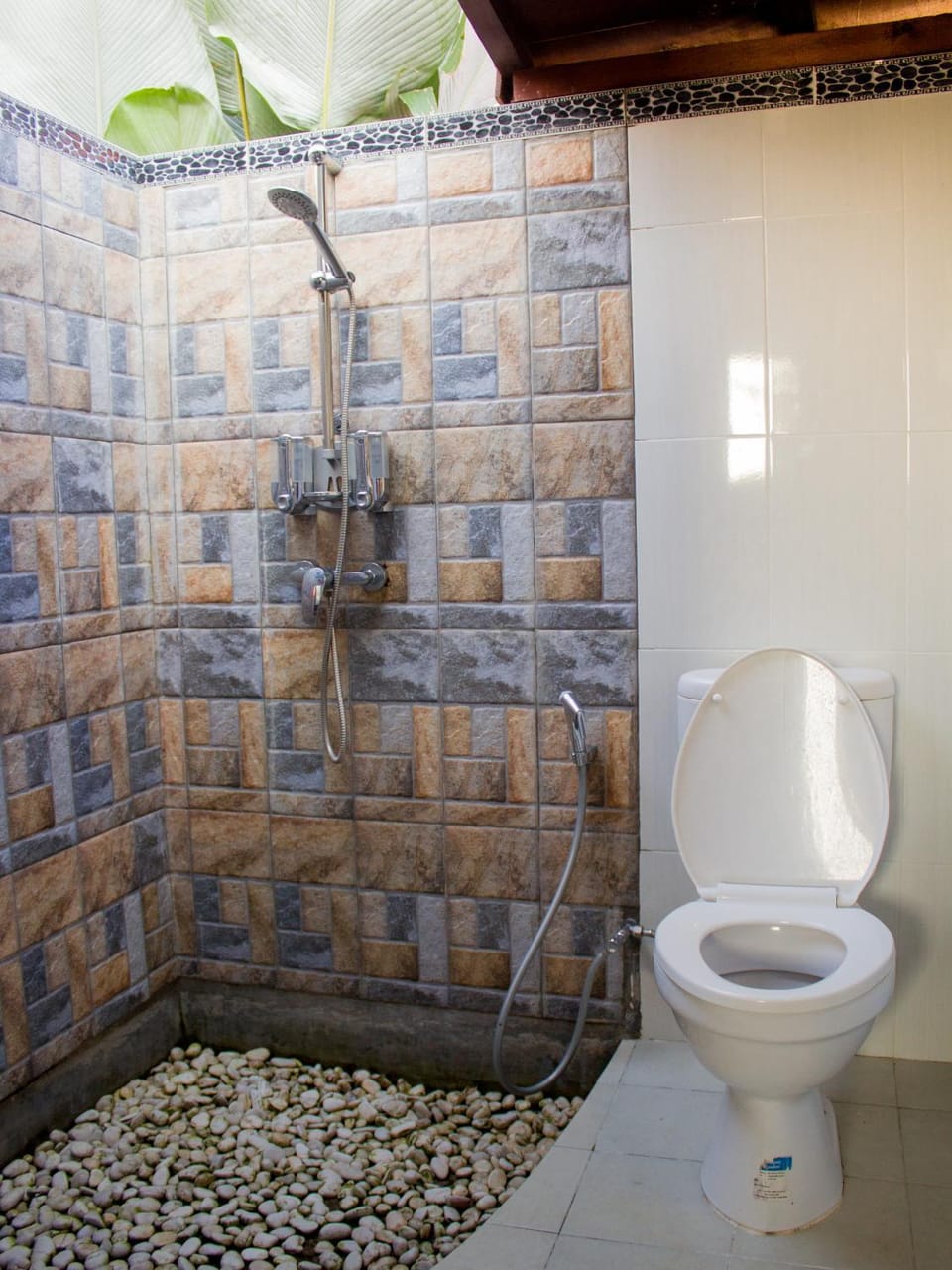 Shower, Toilet, Property building, Bathroom