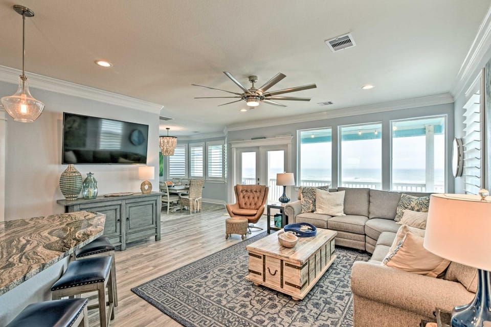 Beachfront Retreat: 16 Mi to Dtwn Freeport! House in Brazoria County
