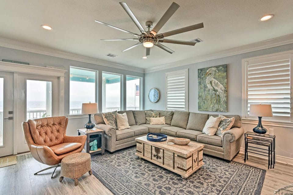 Beachfront Retreat: 16 Mi to Dtwn Freeport! House in Brazoria County