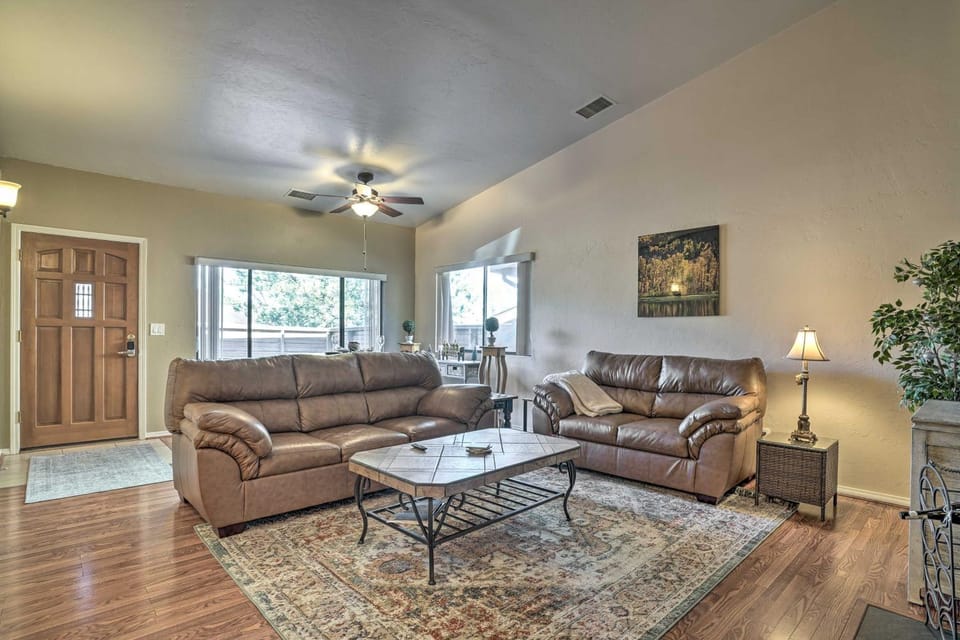 Pet-Friendly Prescott Townhome w/ Fireplace! House in Prescott