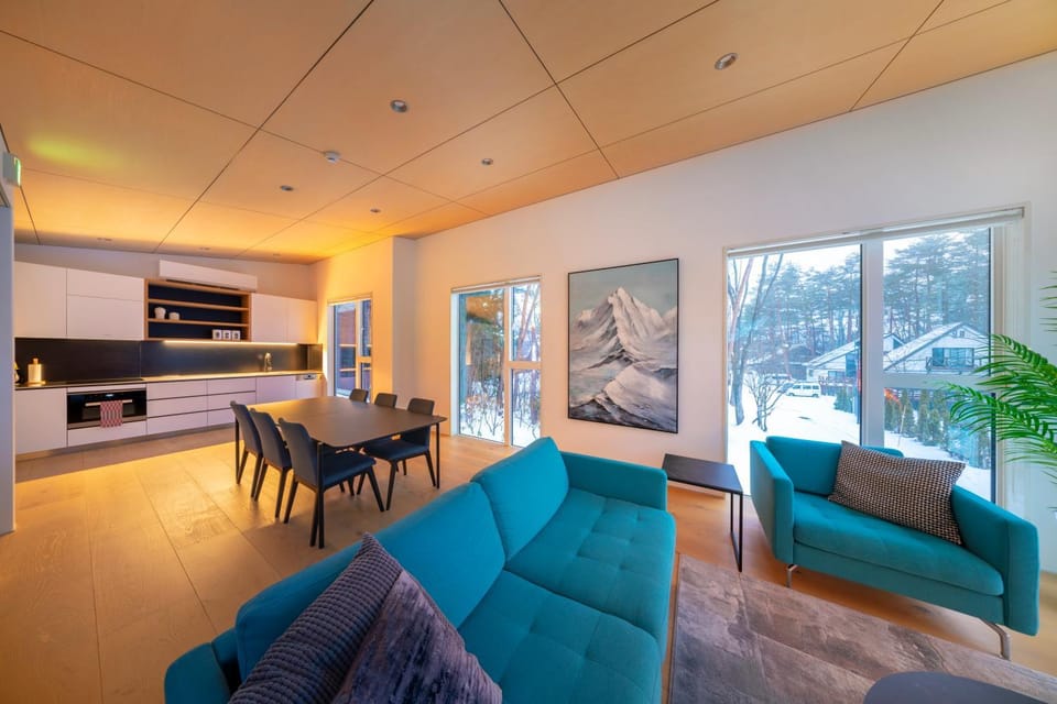 Kitchen or kitchenette, Seating area, Dining area