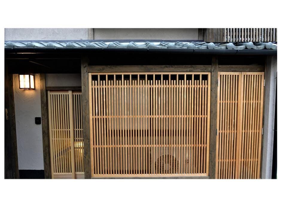 JR京都駅徒歩10分。お風呂が素敵な貸切京町家。6人まで最適。 Villa in Kyoto