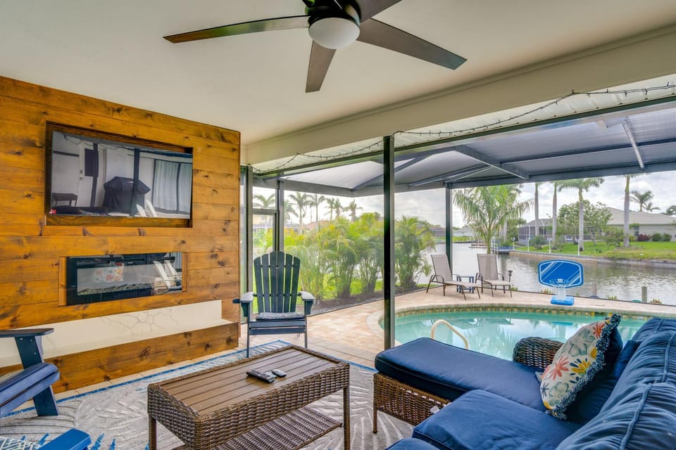 Screened-In Private Pool: Waterfront Home House in Cape Coral