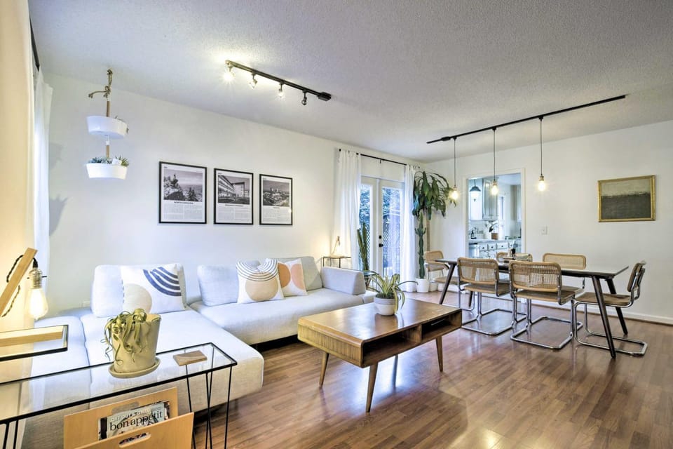 Home with Outdoor Oasis in Downtown Raleigh! House in Raleigh