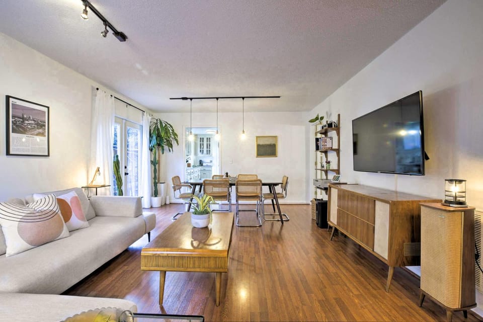 Home with Outdoor Oasis in Downtown Raleigh! House in Raleigh