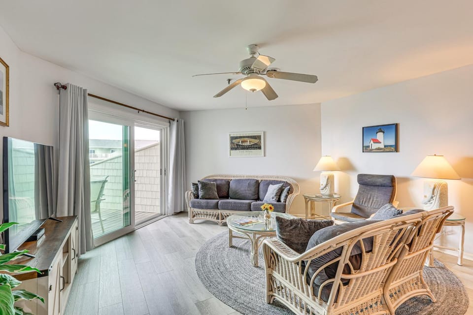 Oak Island Beachfront Condo w/ Community Pool House in Oak Island