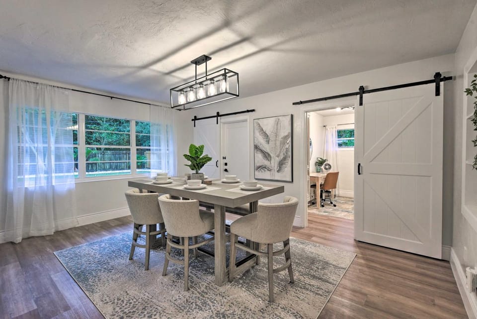 Walk to Restaurants: Sarasota Home w/ Lanai! House in Sarasota