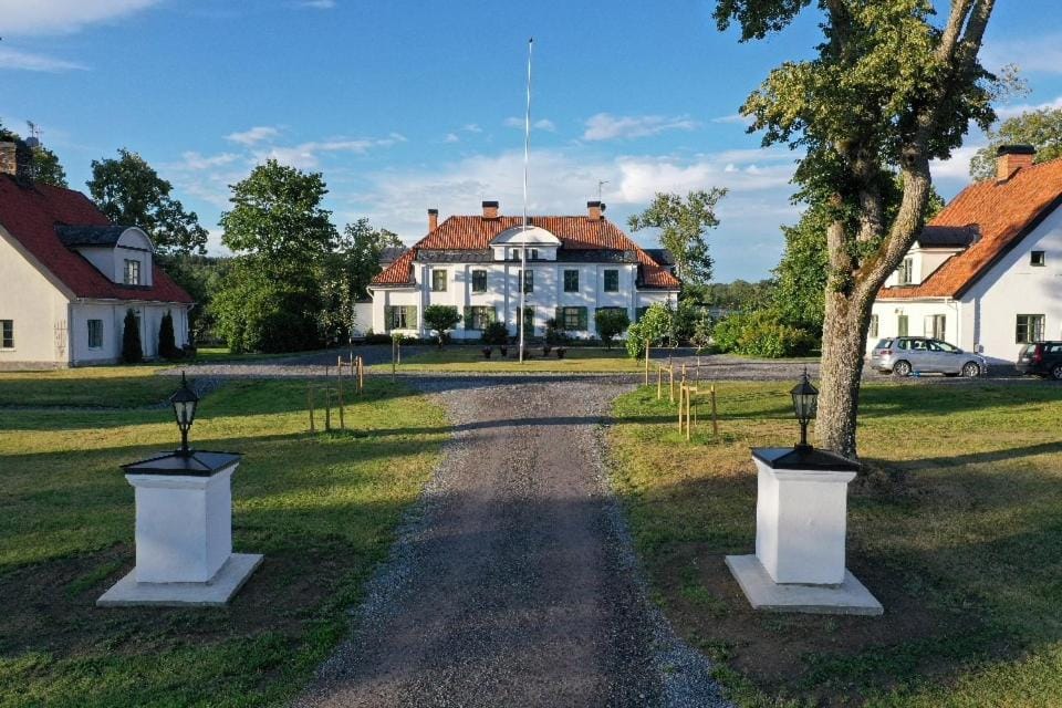 Östra Flygeln Grinda Säteri Villa in Sweden
