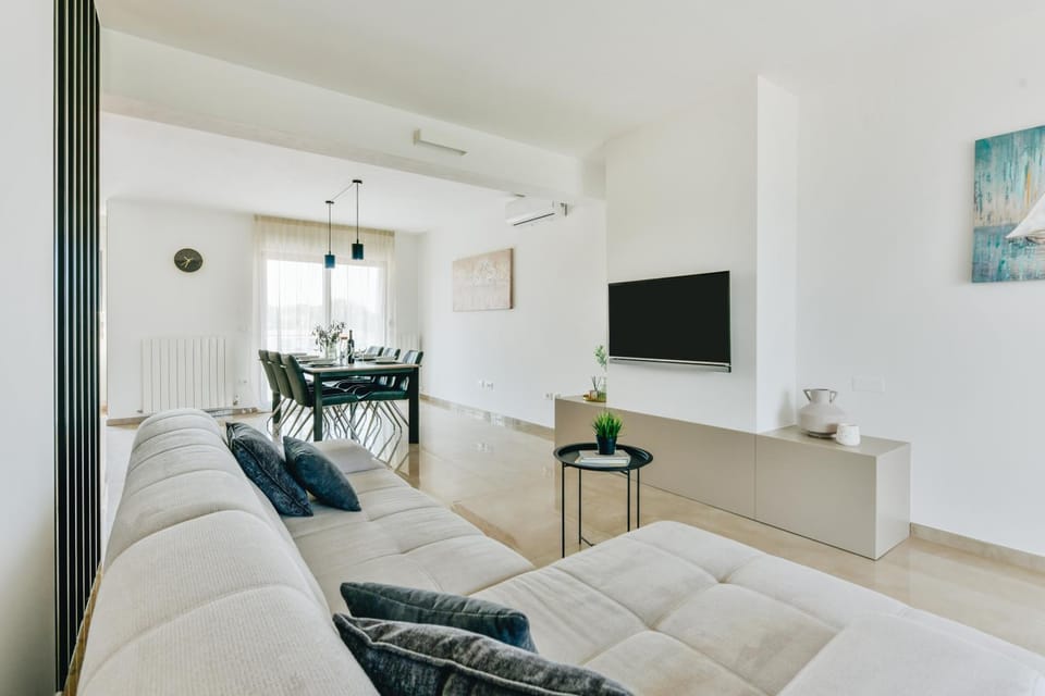 TV and multimedia, Seating area