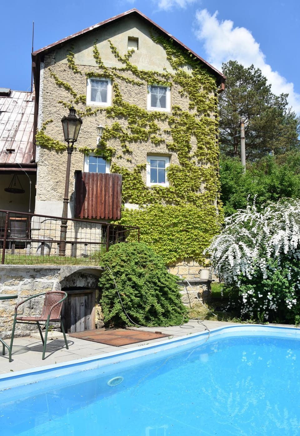 Property building, Swimming pool