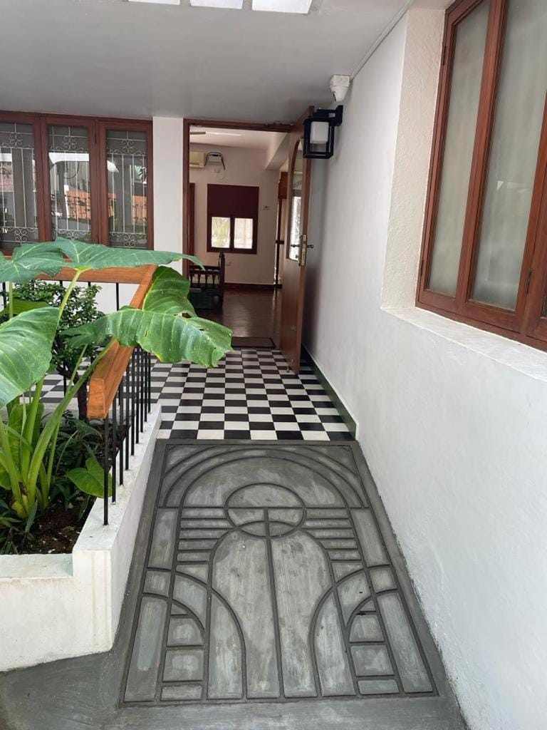 Facade/entrance