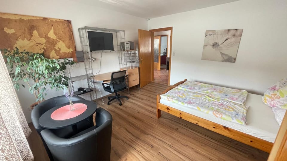 Komplette Wohnung im schönen Weserbergland / Heyen Apartment in Lower Saxony, Germany