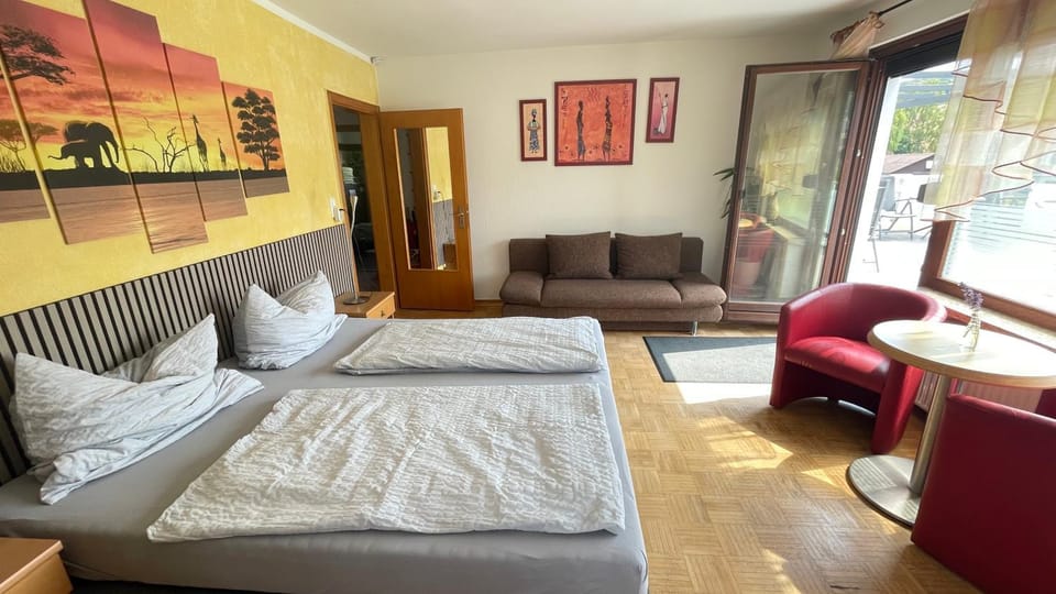 Komplette Wohnung im schönen Weserbergland / Heyen Apartment in Lower Saxony, Germany