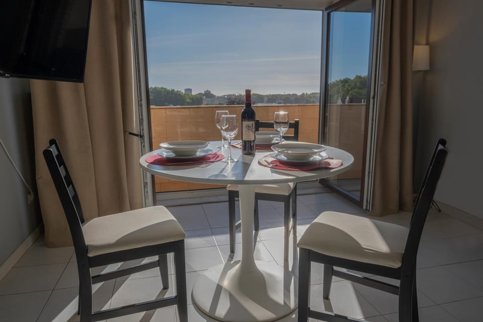Сomfortable apartments and free garage parking Apartment in Porto