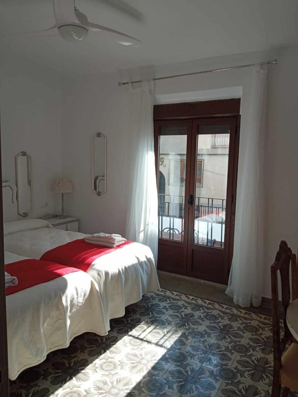 Bed, Photo of the whole room, Bedroom, fireplace, towels