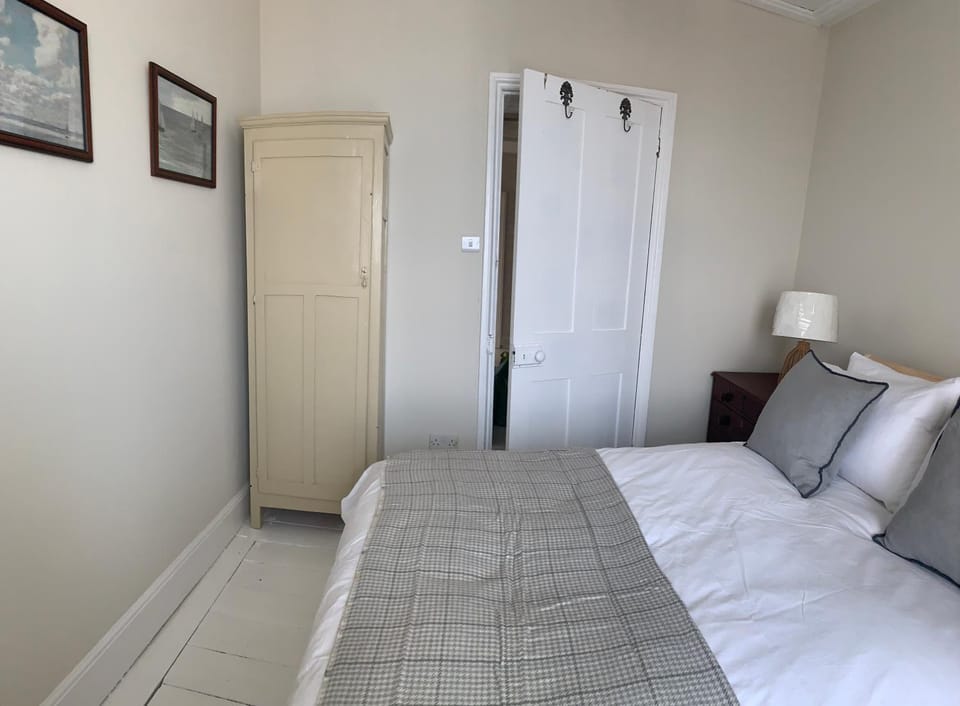 Photo of the whole room, wardrobe