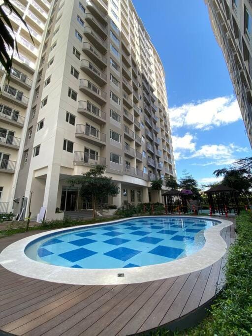 A Cozy 1 Bedroom Unit with a Parking at South Residences SM Southmall Apartment in Las Pinas