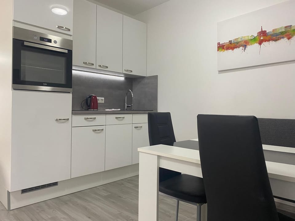 Kitchen or kitchenette, Dining area, minibar, pet friendly, stove
