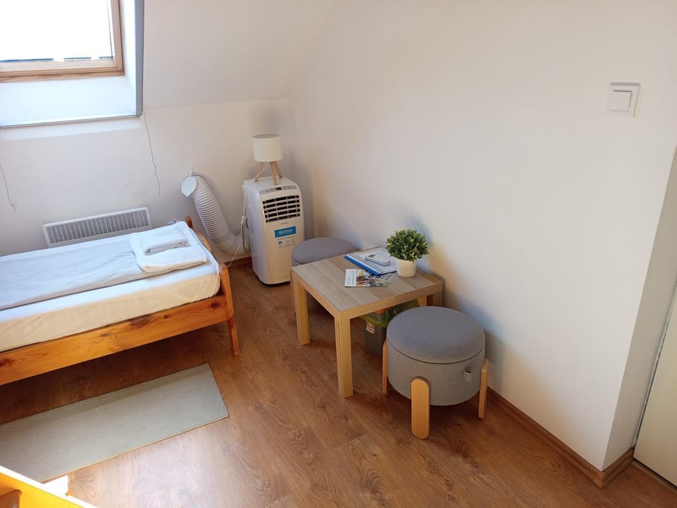 Seating area, air conditioner