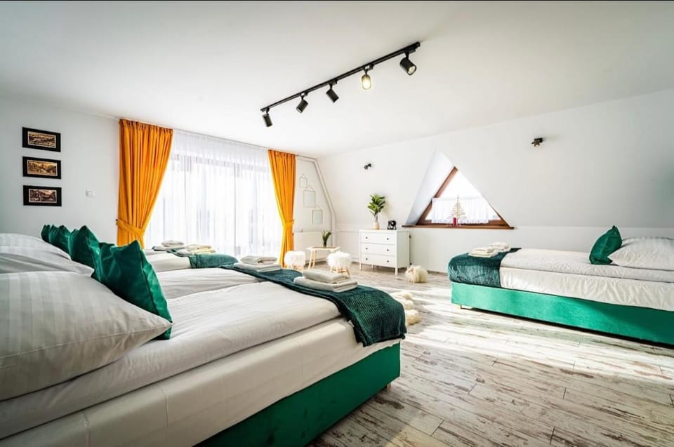 Bed, Photo of the whole room, Seating area, Bedroom