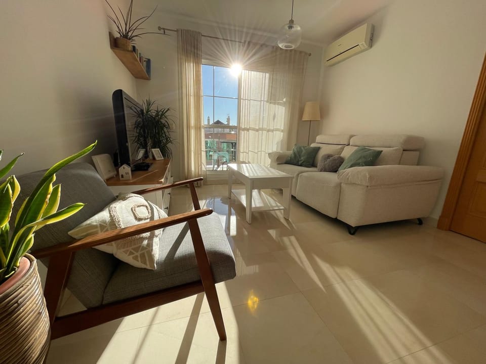 TV and multimedia, Living room, Dining area, air conditioner