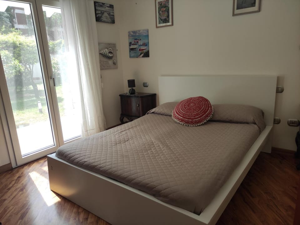Garden, Bedroom