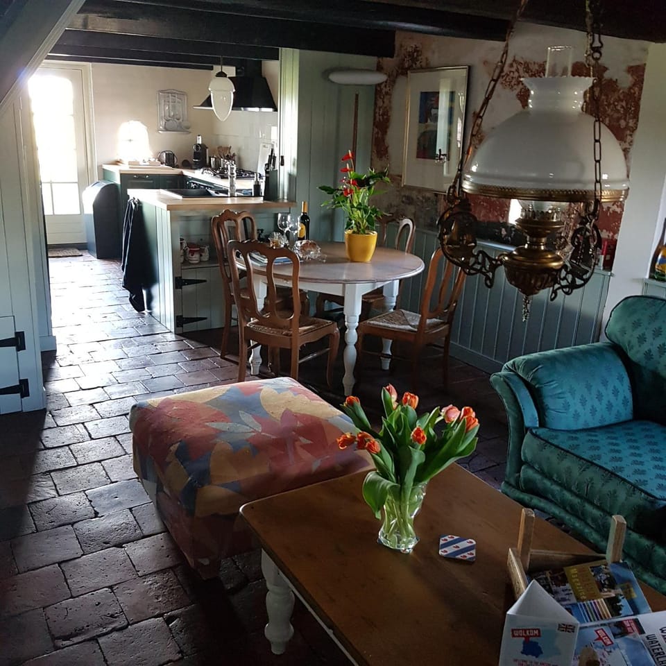 Living room, Food and drinks