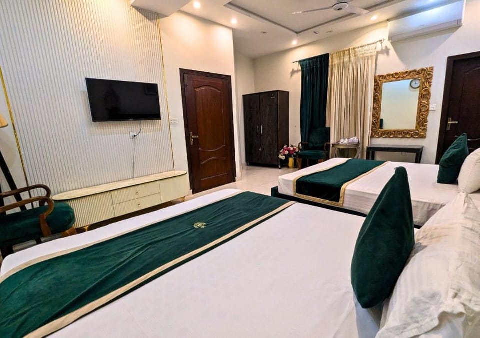 Bed, TV and multimedia, Bedroom, hair dresser, wardrobe, air conditioner