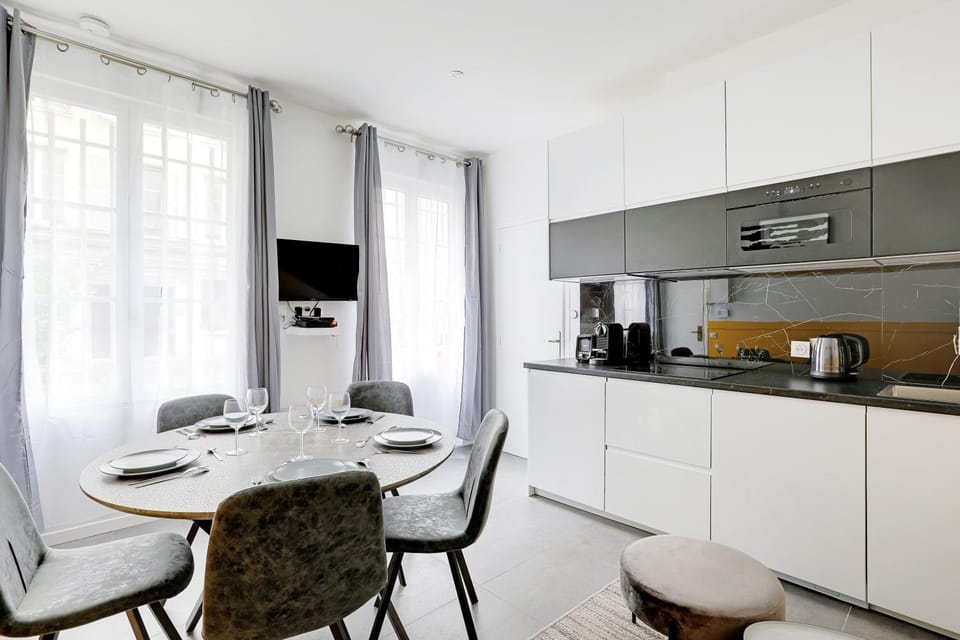 Kitchen or kitchenette, Seating area