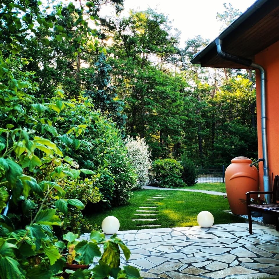 Ferienwohnung Am Waldesrand - Garten, Terrasse, Grill, Luftkühler, Massagesessel, Kinderspielecke, Spielekonsole Apartment in Poland