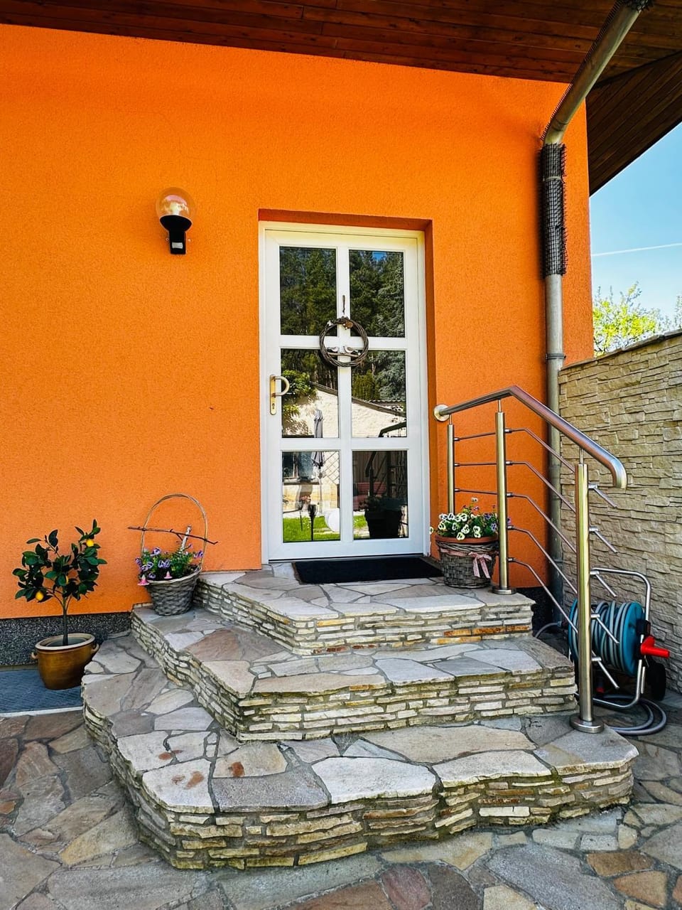 Ferienwohnung Am Waldesrand - Garten, Terrasse, Grill, Luftkühler, Massagesessel, Kinderspielecke, Spielekonsole Apartment in Poland