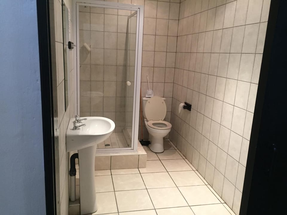 Shower, Toilet