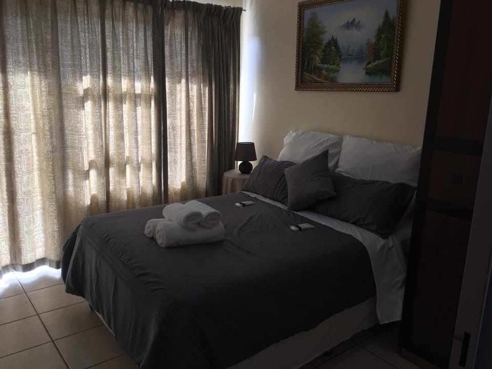 Bedroom, Street view