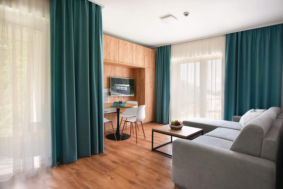 Communal lounge/ TV room, TV and multimedia, Living room