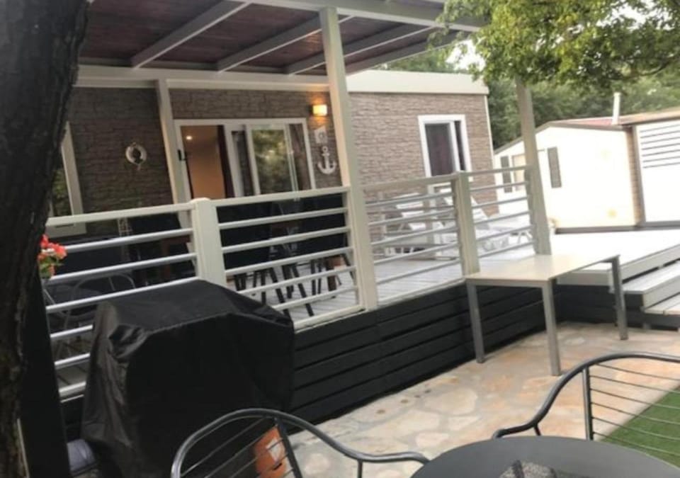 Property building, BBQ facilities, Balcony/Terrace