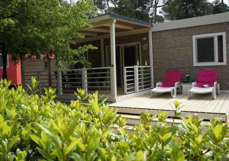 Property building, Off site, Balcony/Terrace